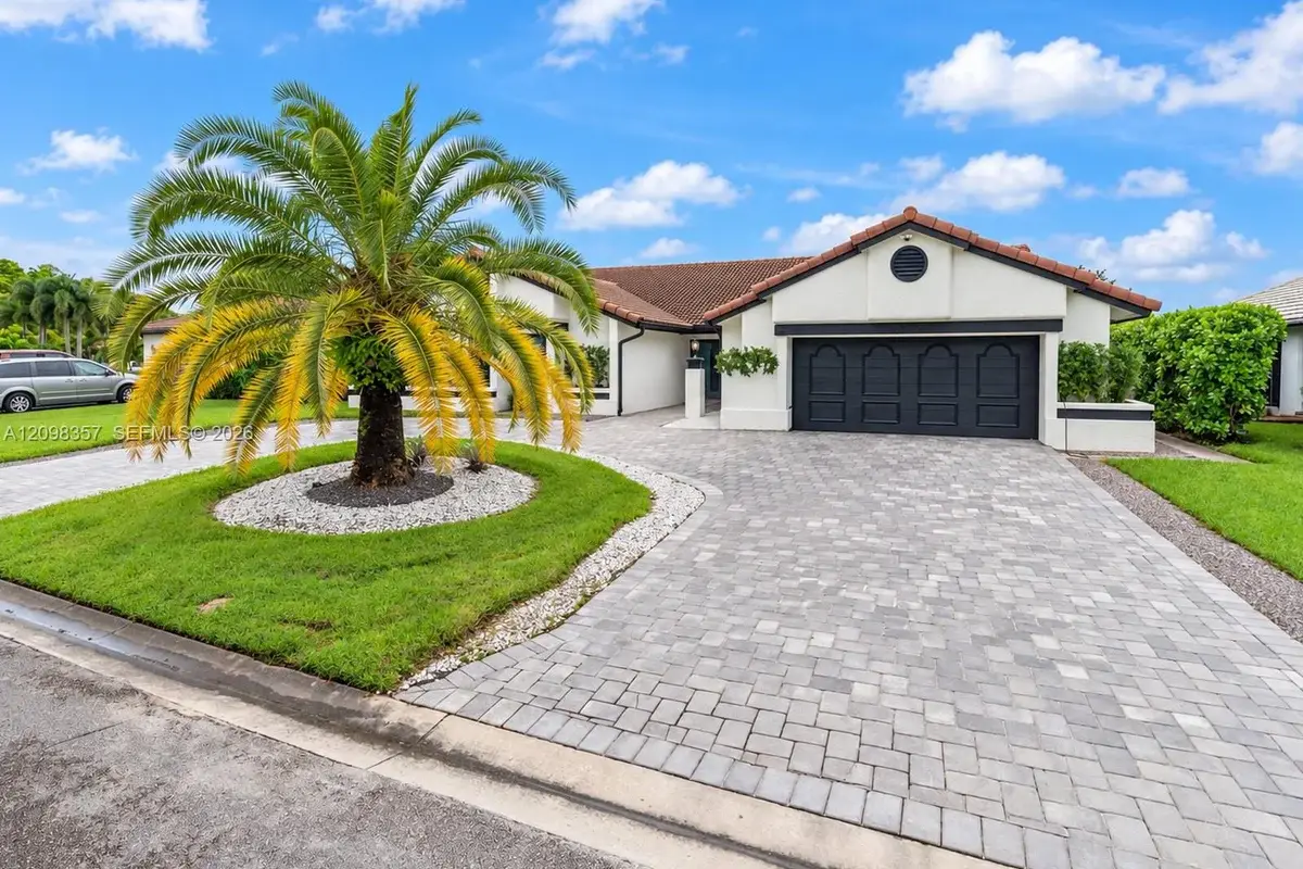11020 NW 5th Ct, Coral Springs: photo 1 of 26