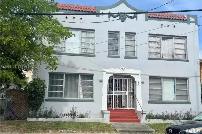 85 NW 17th Pl, Miami: photo 1 of 2