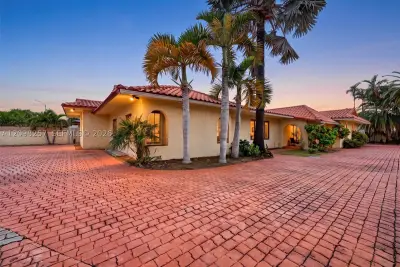 5550 SW 87th Ave, Miami: photo 1 of 55