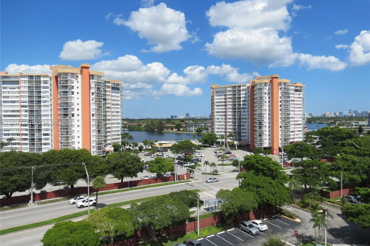 1200 NE Miami Gardens Dr #906W, Miami: photo 1 of 16