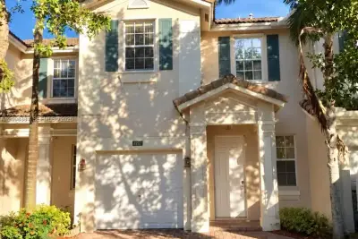 11917 SW 152nd Pl, Miami: photo 1 of 4