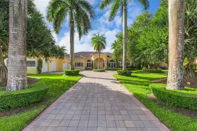 10640 Pegasus St, Davie: photo 1 of 63