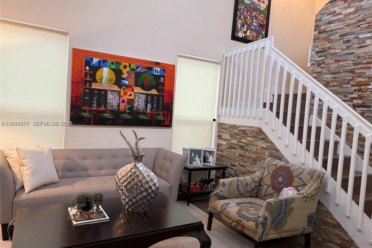 17012 SW 91 Ter, Miami: photo 1 of 8