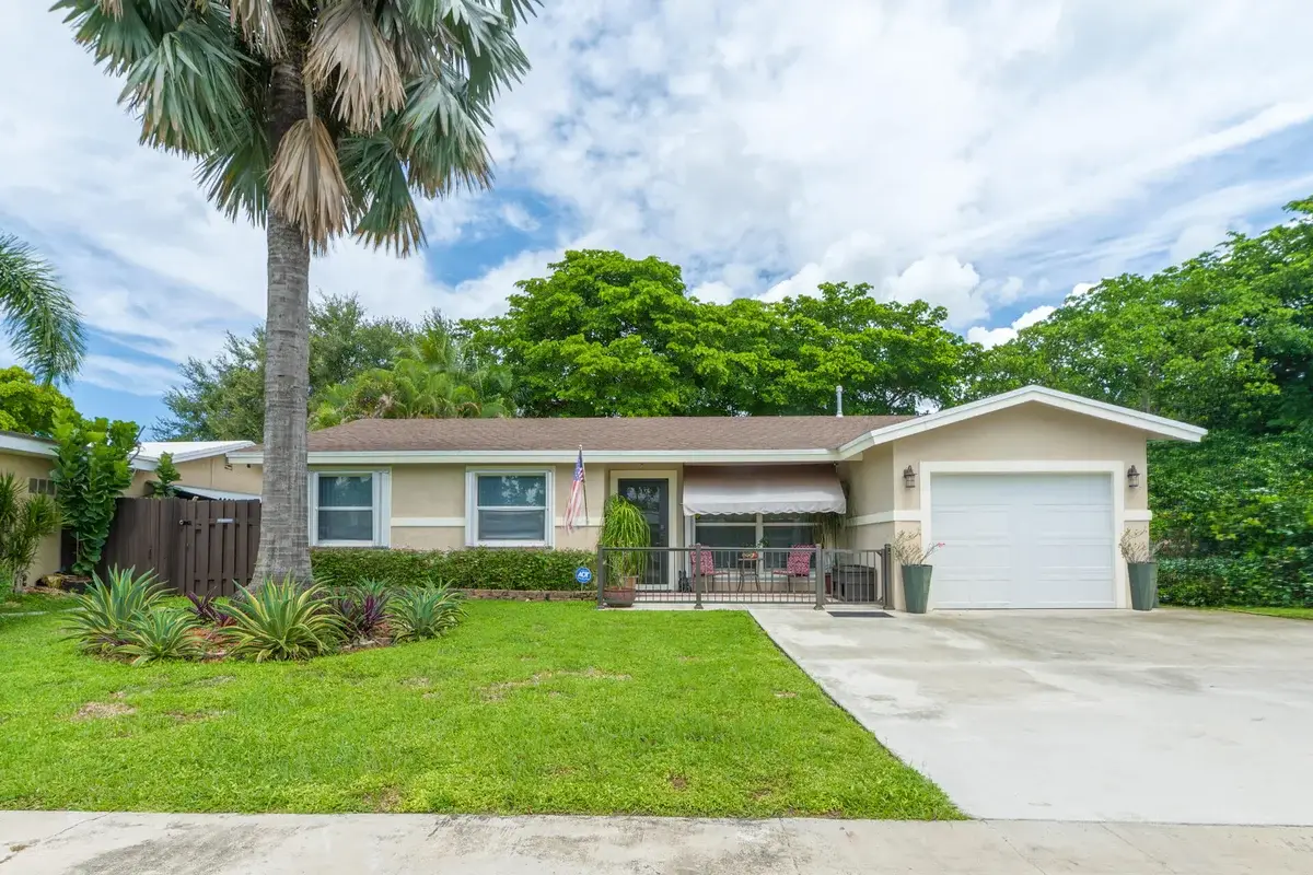 11841 NW 33rd St, Sunrise: photo 1 of 37
