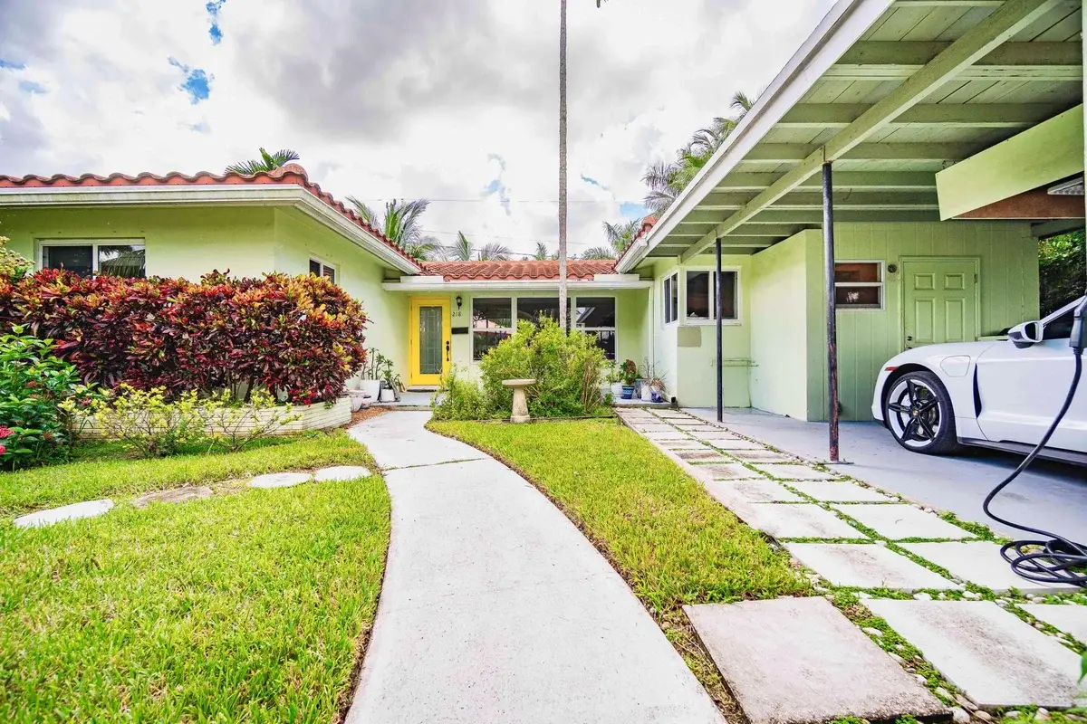 218 NE 2nd Pl, Dania Beach: photo 1 of 26