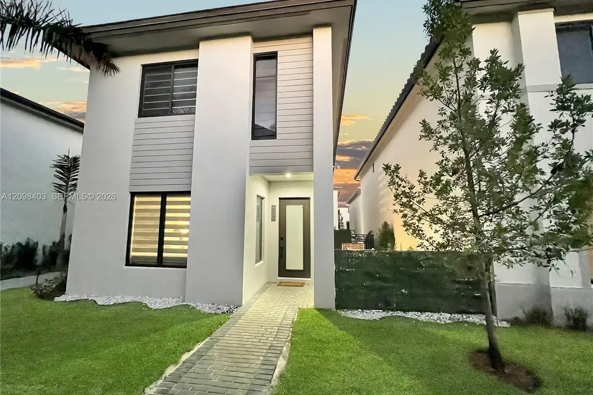4386 NW 80th Ct, Doral: photo 1 of 15