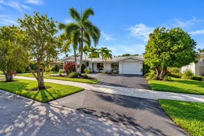 2050 NE 59th Pl, Fort Lauderdale: photo 1 of 32