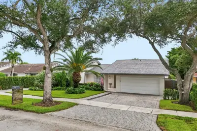 305 SW 134th Ct, Miami: photo 1 of 75