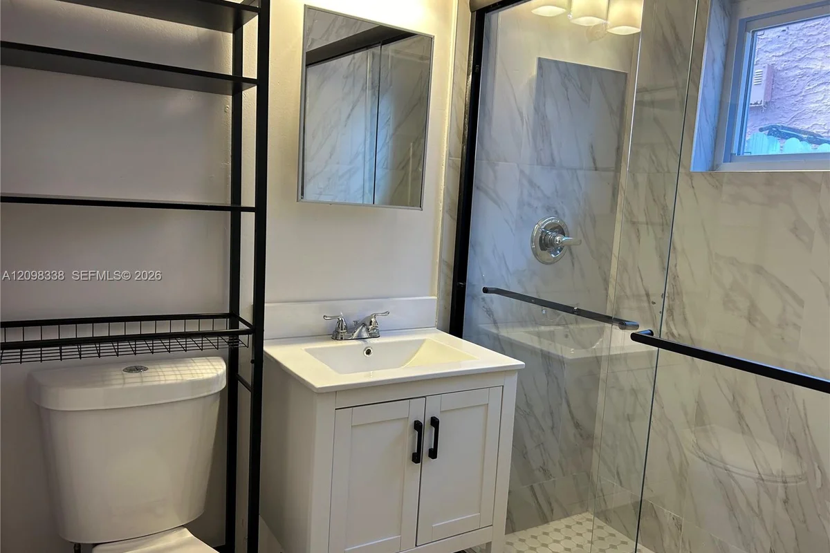 1450 SW 6th St #3, Miami: photo 1 of 9