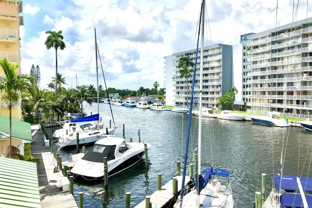 2415 NW 16th St Rd #316, Miami: photo 1 of 25