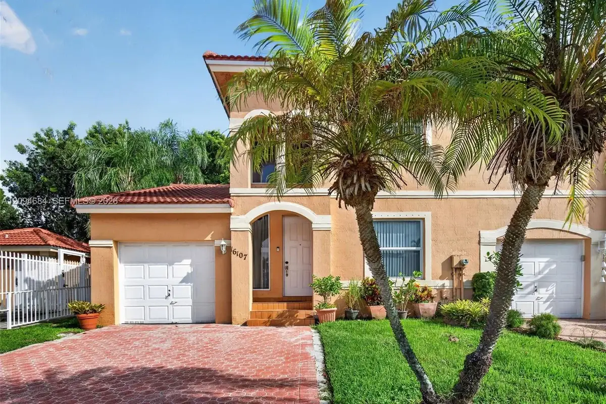 16107 NW 24th St, Pembroke Pines: photo 1 of 40
