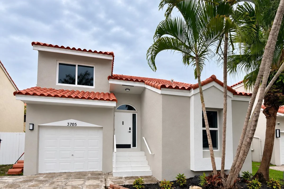 3705 Valais Dr, Hollywood: photo 1 of 37