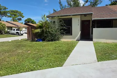 3774 Mil Lake Ct, Lake Worth: photo 1 of 24
