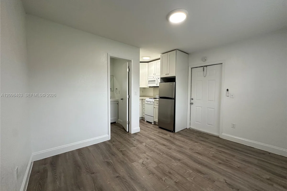 2300 Madison St #110, Hollywood: photo 1 of 20