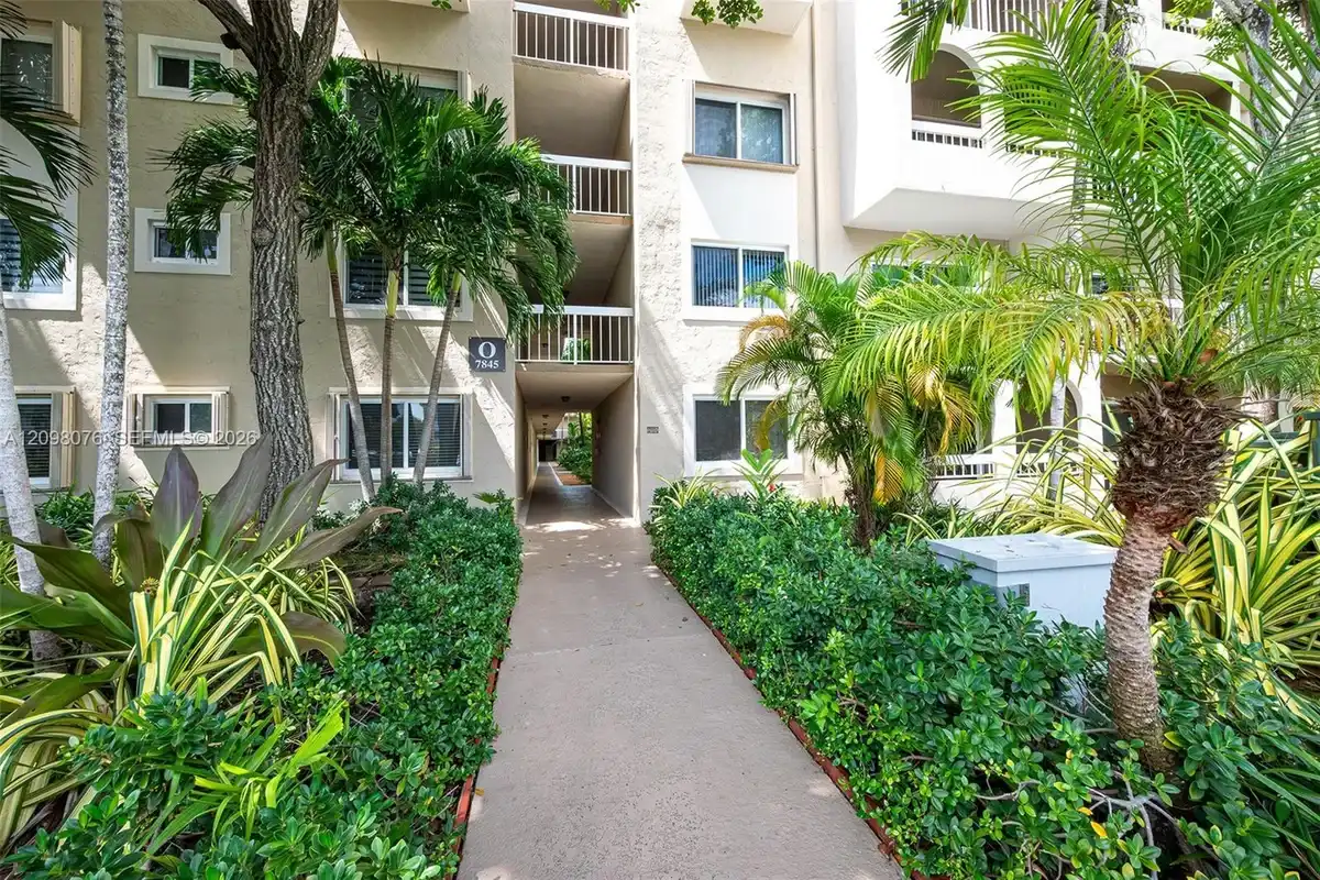 7845 Camino Real #O-212, Miami: photo 1 of 50