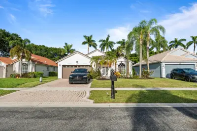1971 Oak Berry Cir, Wellington: photo 1 of 48