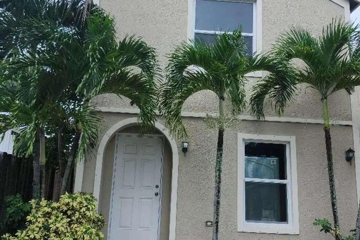 4839 Springfield St, Lake Worth: photo 1 of 12