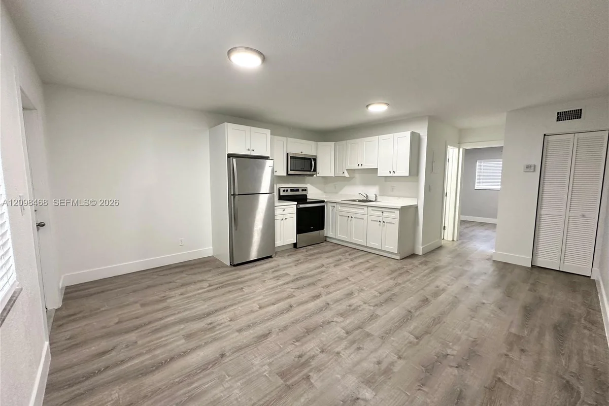 3616 NE 11th Ave #6, Oakland Park: photo 1 of 19