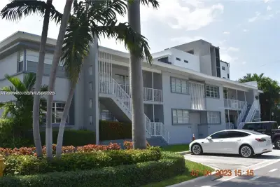 9780 Bay Harbor Ter #7, Bay Harbor Islands: photo 1 of 9