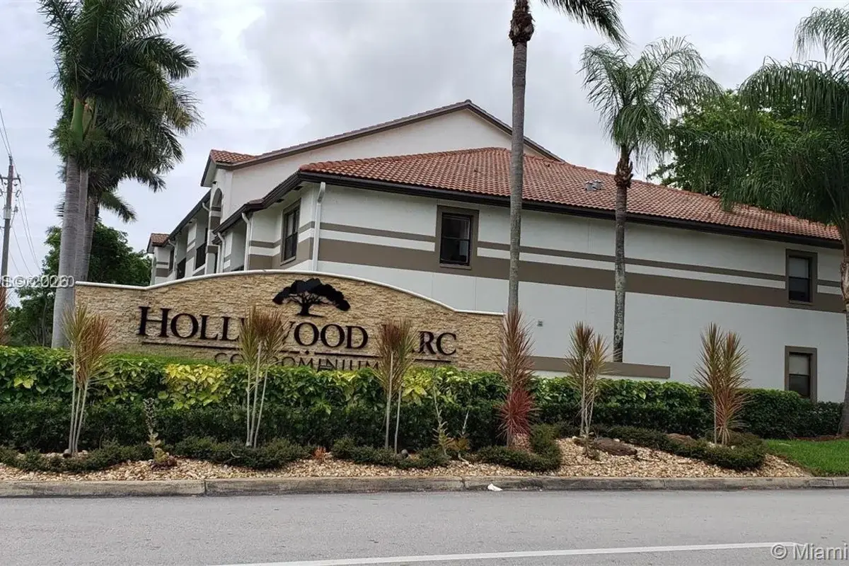 520 S Park Rd #24-12, Hollywood: photo 1 of 18