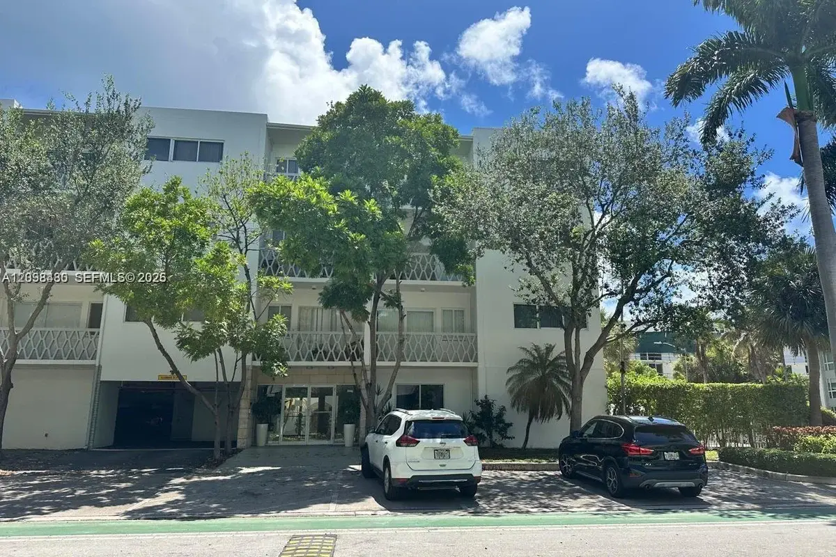 10001 W Bay Harbor Dr #101, Bay Harbor Islands: photo 1 of 15