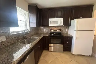 21915 Lake Forest Cir #202, Boca Raton: photo 1 of 8