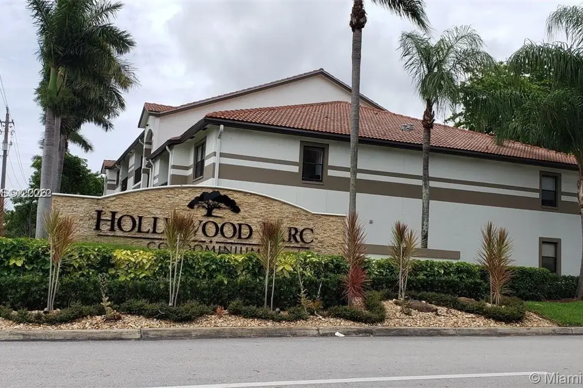 620 S Park Rd #23-2, Hollywood: photo 1 of 20