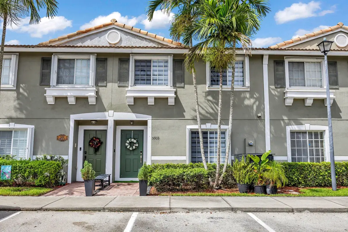 5933 Manchester Way, Tamarac: photo 1 of 34