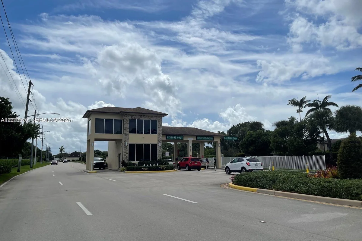 800 SW 142nd Ave #104N, Pembroke Pines: photo 1 of 19