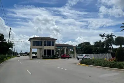 800 SW 142nd Ave #104N, Pembroke Pines: photo 1 of 19