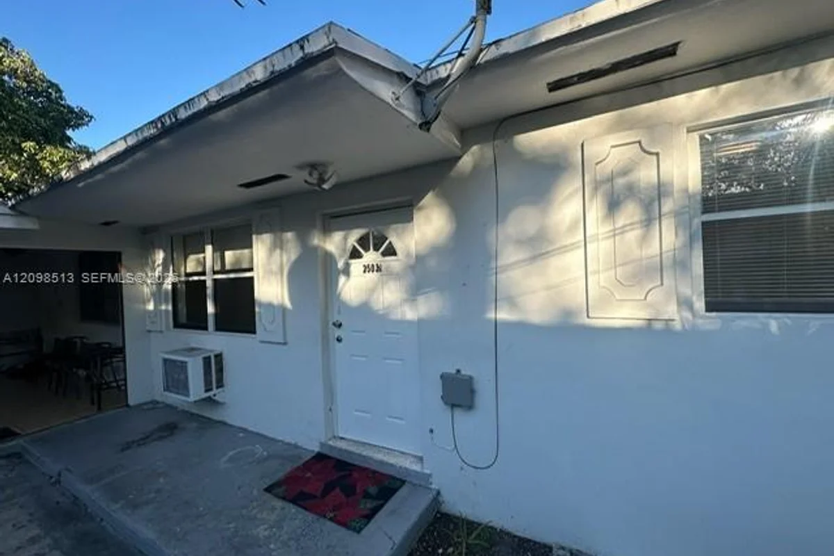 2501 NE 184th Ter #2503, North Miami Beach: photo 1 of 13