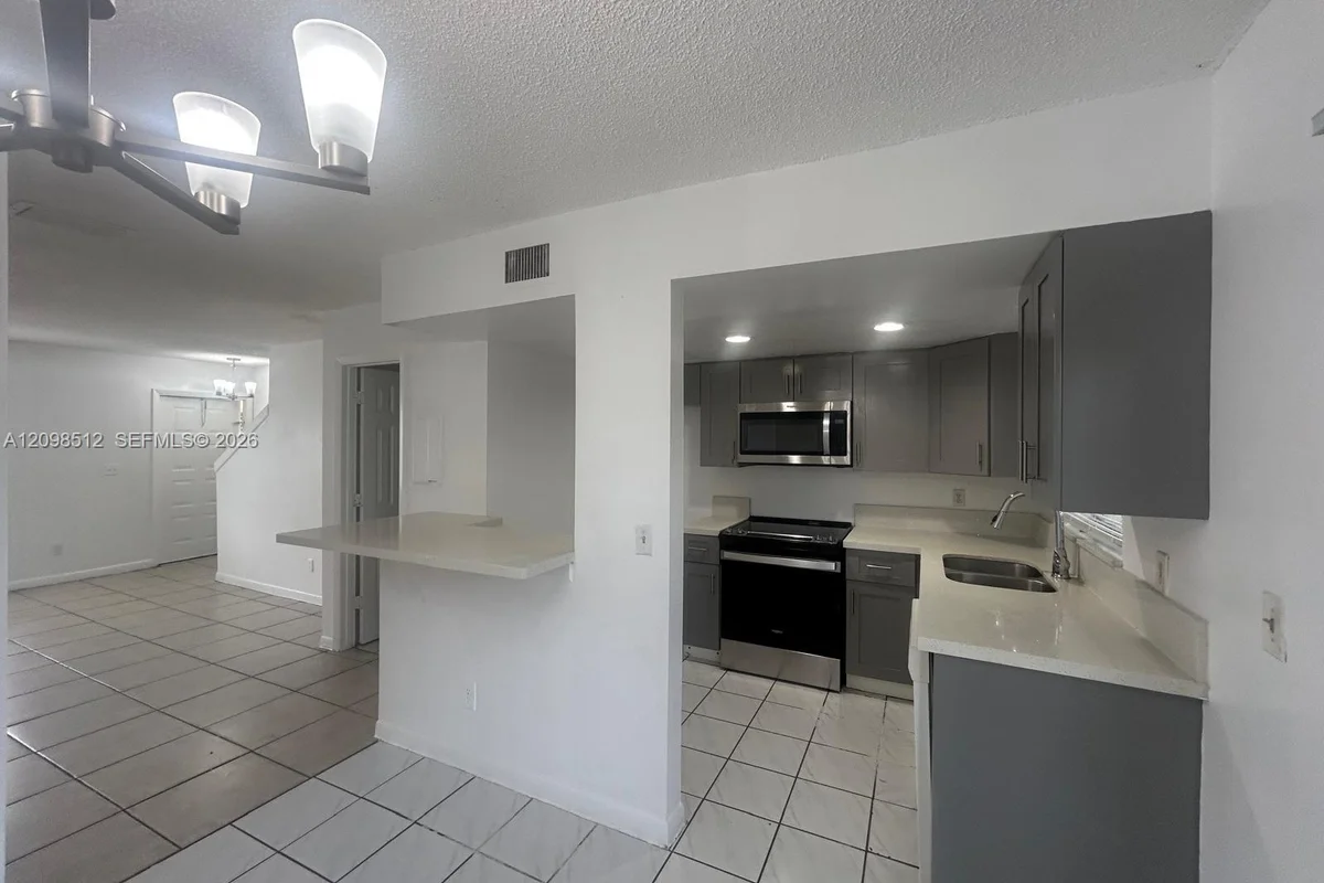 7833 NW 44th Ct, Coral Springs: photo 1 of 13