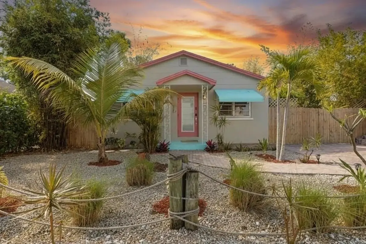 101 E 25th St, West Palm Beach: photo 1 of 19