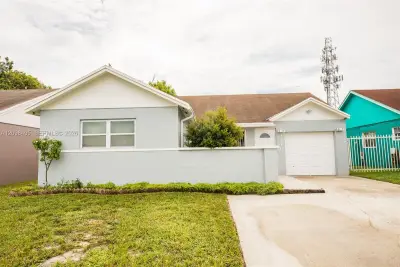 3346 NW 203rd St, Miami Gardens: photo 1 of 27
