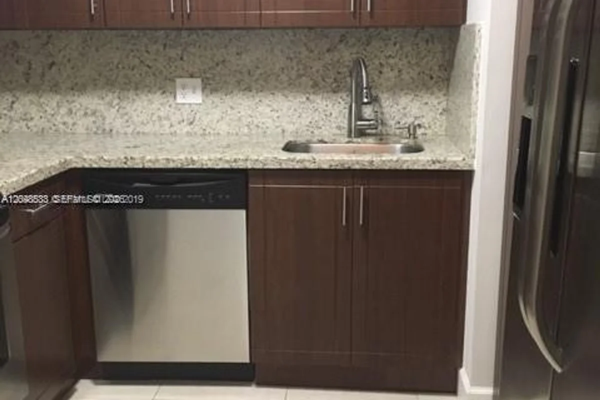 7975 SW 86th St #207, Miami: photo 1 of 5