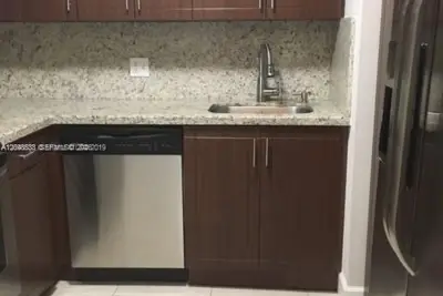 7975 SW 86th St #207, Miami: photo 1 of 5