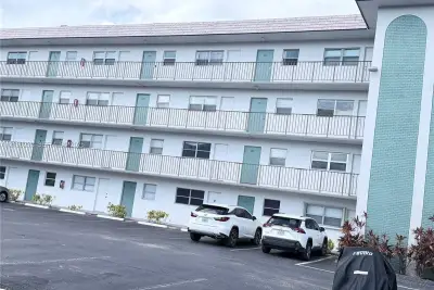 4311 Crystal Lake Dr #120, Deerfield Beach: photo 1 of 40
