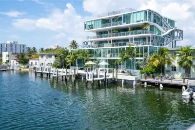 8425 Crespi Blvd #TH2, Miami Beach: photo 1 of 23