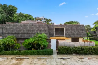703 7th Ter, Palm Beach Gardens: photo 1 of 36