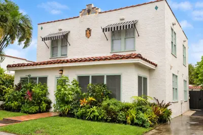 234 E Greenwood Dr, West Palm Beach: photo 1 of 44