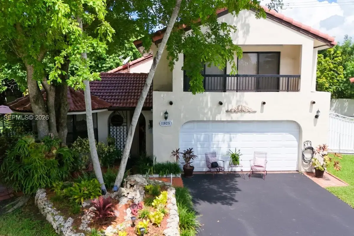 11825 SW 104th Ter, Miami: photo 1 of 34