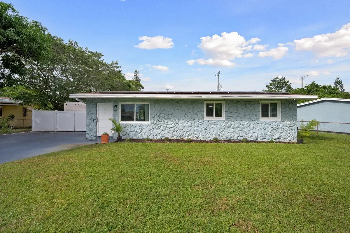 3767 SW 16th Ct, Fort Lauderdale: photo 1 of 25