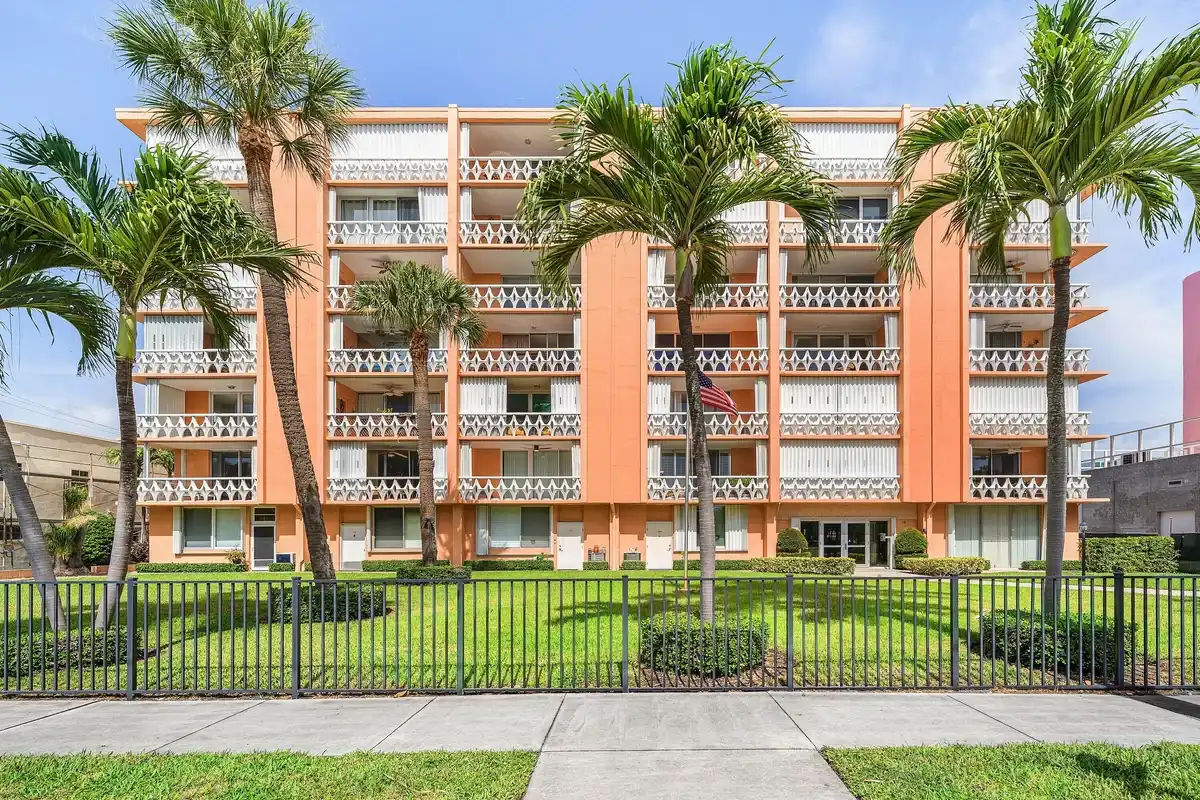 15 S Golfview Rd #206, Lake Worth Beach: photo 1 of 43