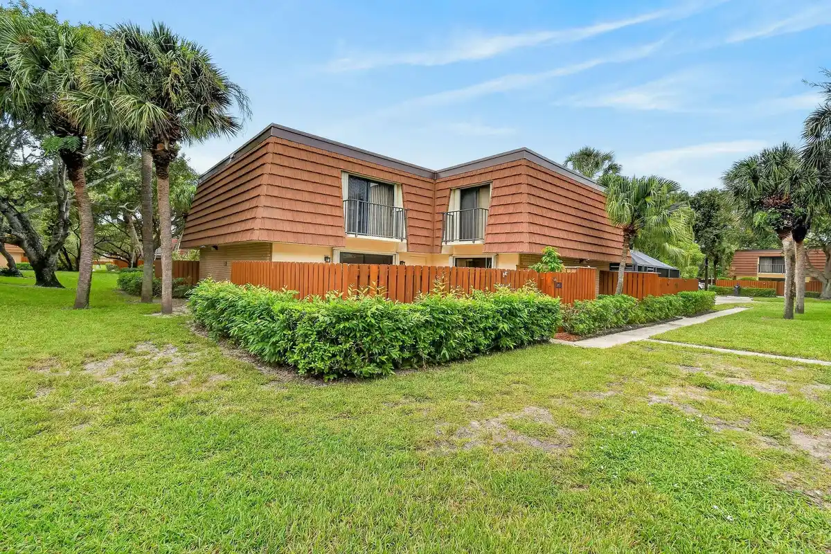 2405 24th Ct, Jupiter: photo 1 of 46
