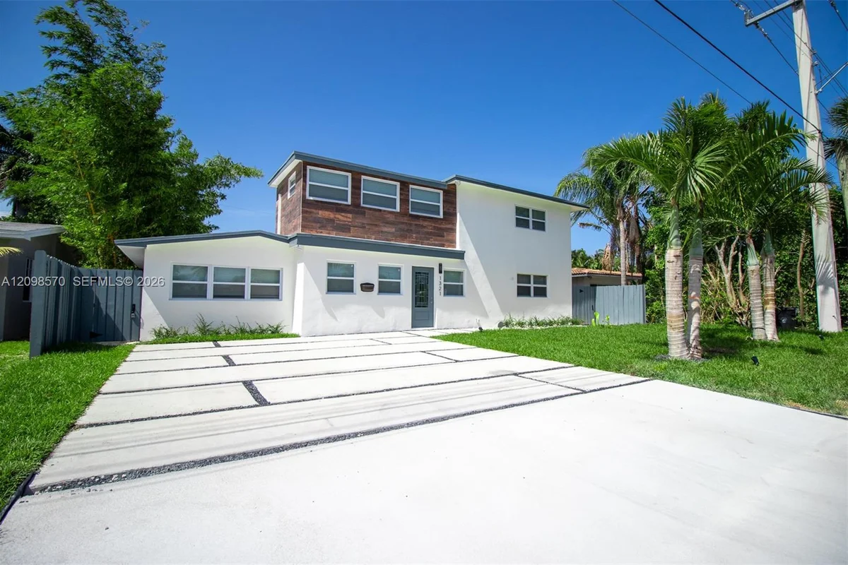 1321 NE 14th St, Fort Lauderdale: photo 1 of 24