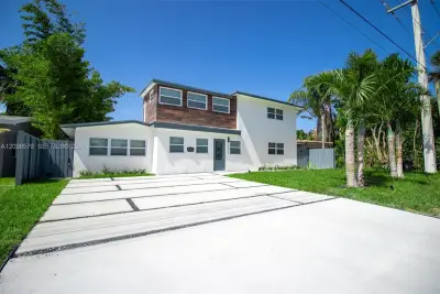 1321 NE 14th St, Fort Lauderdale: photo 1 of 24