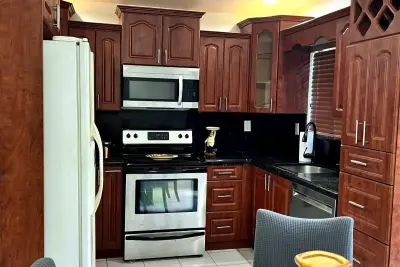 6251 NW 199th St, Hialeah: photo 1 of 7
