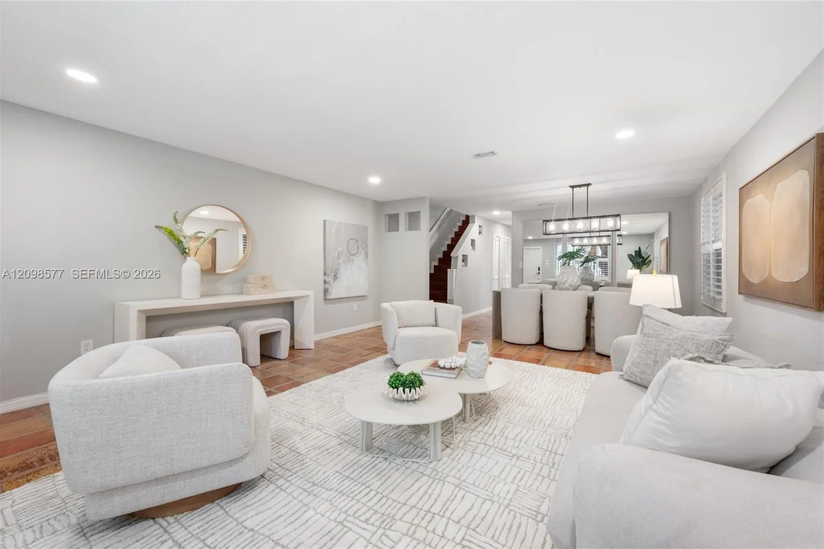 3274 Gifford Ln, Miami: photo 1 of 32