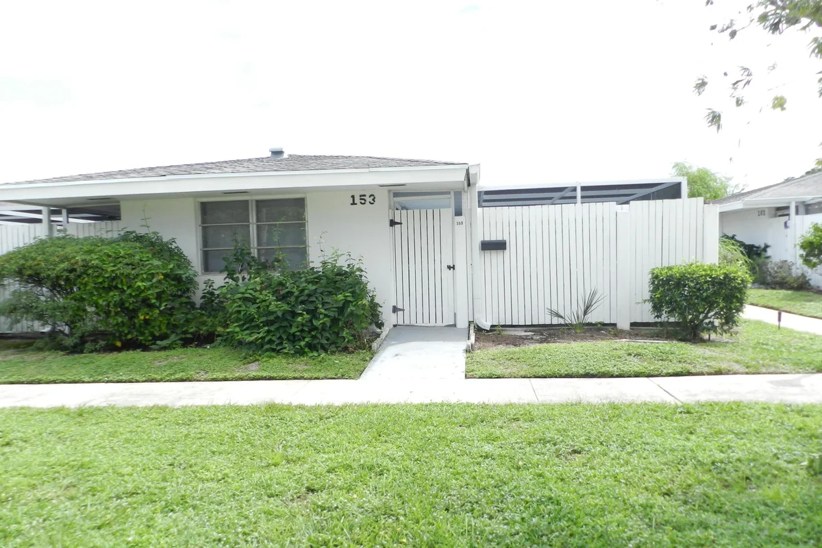 153 West Ct, Royal Palm Beach: photo 1 of 37