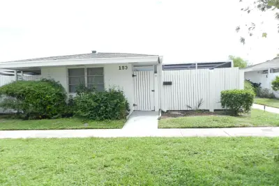 153 West Ct, Royal Palm Beach: photo 1 of 37